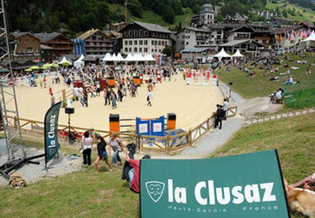 Chalet-Hotel Du Borderan La Clusaz Exteriör bild