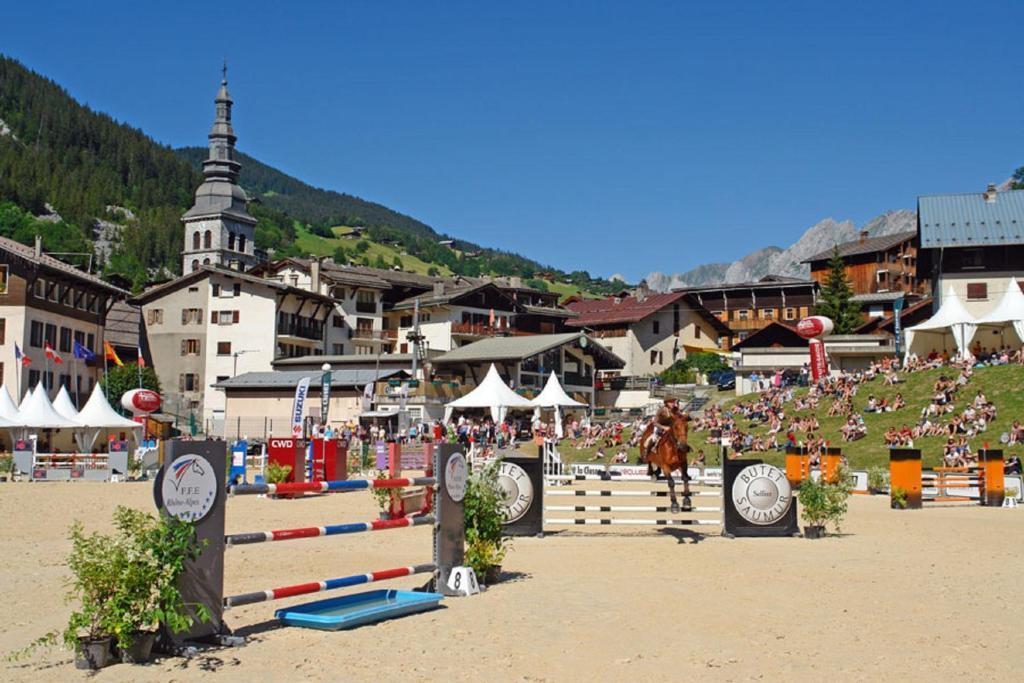 Chalet-Hotel Du Borderan La Clusaz Exteriör bild
